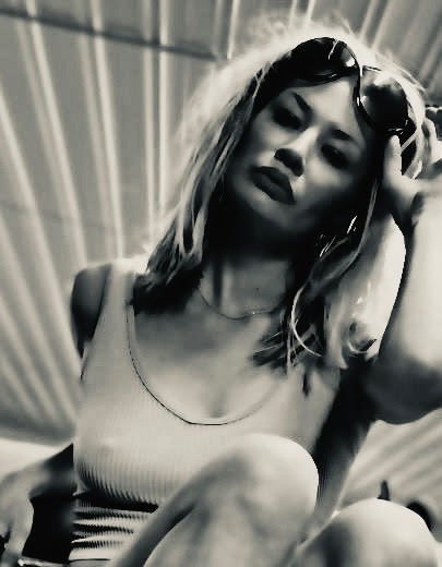 Editorial portrait — sunglasses